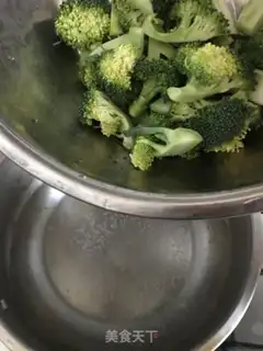 Make ♪ Burn the broccoli ♪ step 3