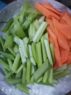 Make Celery fried sausage step 0