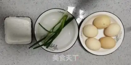 Make Onion omelet step 0