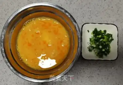 Make Onion omelet step 1