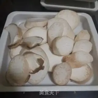 Make The apricot mushrooms burn the chrysanthemum bones step 2