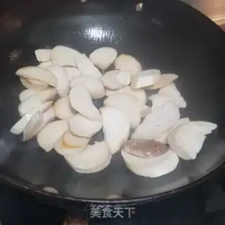 Make The apricot mushrooms burn the chrysanthemum bones step 4