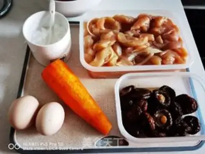 Make Low-fat cabbage meatball stew step 0