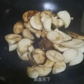 Make The apricot mushrooms burn the chrysanthemum bones step 5