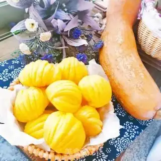 Make Pumpkin rolls step 22