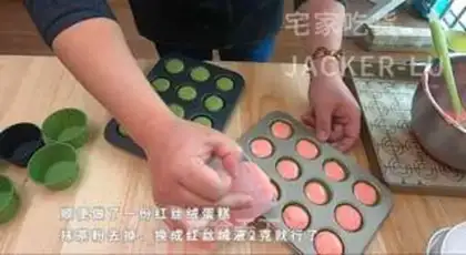 Make All-emble double-colour sponge cake step 13