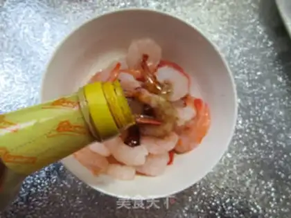 Make Celery fried phoenix shrimp step 2