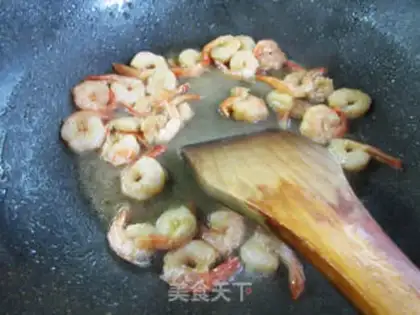 Make Celery fried phoenix shrimp step 6
