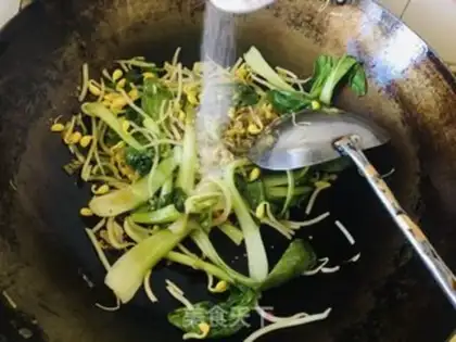 Make Soybean sprouts and tofu step 4