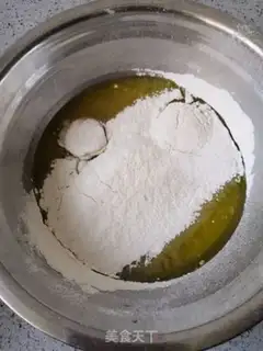 Make raisin chili cake step 1