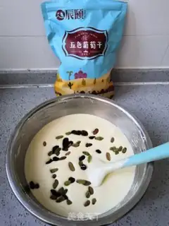 Make raisin chili cake step 9