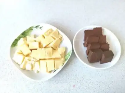 Make Soy milk eggs and duck tofu soup step 1
