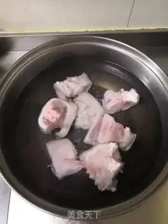Make Red burning pig hoof step 0