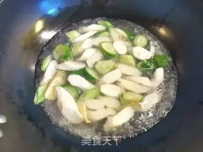 Make Soy milk eggs and duck tofu soup step 2