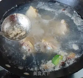 Make Peanut rice with chicken legs step 1