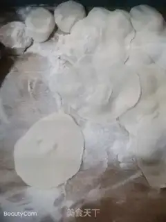 Make Spicy eggs, shrimp dumplings step 5