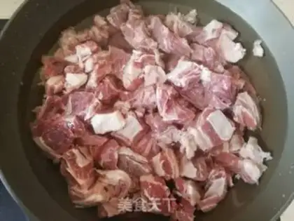 Make Onion potatoes and oxen ribs step 1