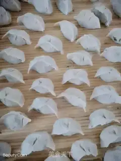 Make Spicy eggs, shrimp dumplings step 6