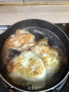 Make Soy sauce and egg soup step 1