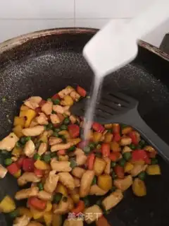 Make A green pepper bowl and a fried chicken step 11