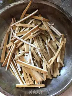 Make Soy-dried little fried meat step 0
