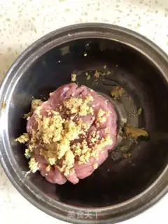 Make Soy-dried little fried meat step 1