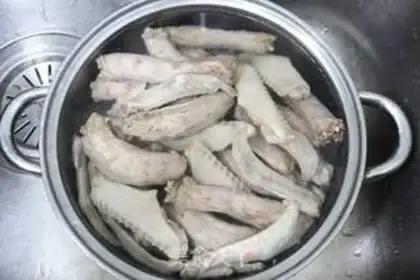 Make A duck wings step 5