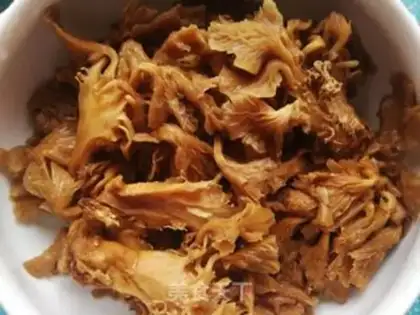 Make Roast fungus ribs soup step 1