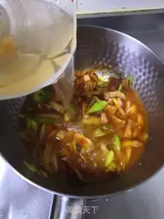 Make Hot cabbage pastry soup step 4