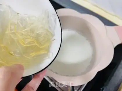 Make Yogurt strawberry step 2
