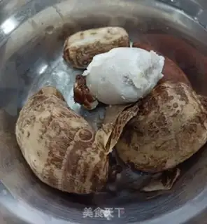 Make "Red sugar powdered potatoes." step 1