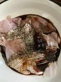 Make Black pepper chicken leg step 1