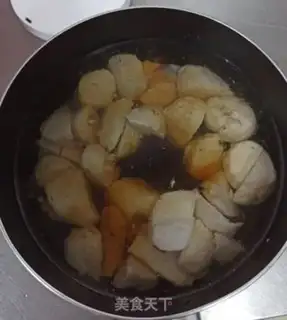 Make "Red sugar powdered potatoes." step 2