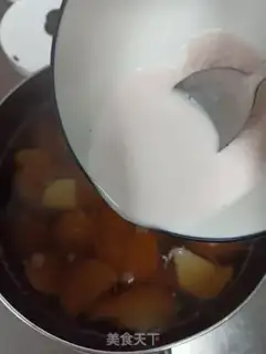 Make "Red sugar powdered potatoes." step 4
