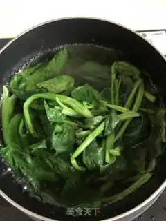 Make Spinach fried eggs step 0