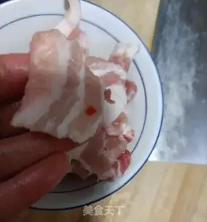 Make The green peppers are dry and fried step 0
