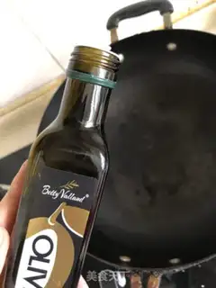 Make Spinach fried eggs step 2