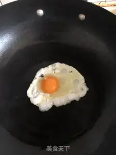 Make Spinach fried eggs step 3