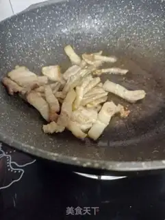 Make The green peppers are dry and fried step 4