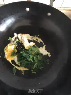 Make Spinach fried eggs step 5