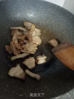 Make The green peppers are dry and fried step 5