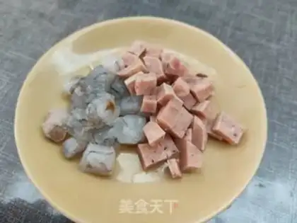 Make Shrimp sausages and rice step 1