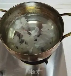 Make Dutch beans with ears step 3