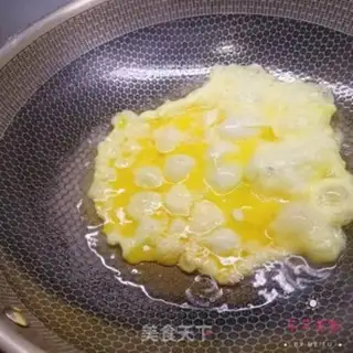 Make Tomato fried eggs step 5