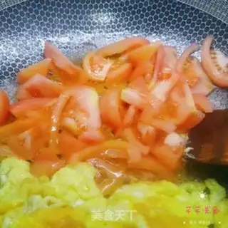 Make Tomato fried eggs step 7