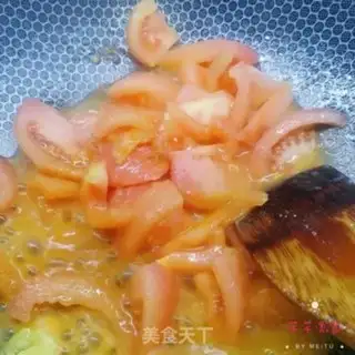 Make Tomato fried eggs step 8