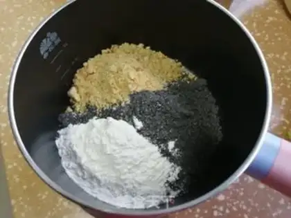 Make Black sesame peanuts step 2