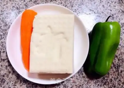 Make Cream pepper carrots and tofu step 0