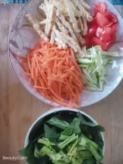 Make Five colours to saloon noodles step 0
