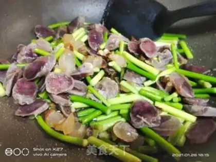 Make Garlic fried sausage step 4